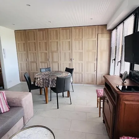 Haven Of Peace With Balcony In Sainte-Maxime