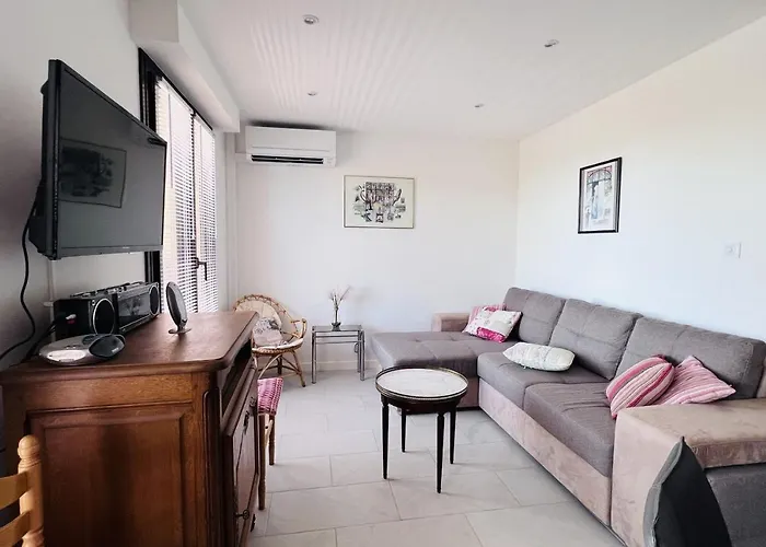 Haven Of Peace With Balcony In Sainte-Maxime