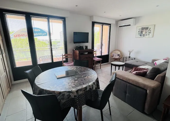 Haven Of Peace With Balcony In * Sainte-Maxime