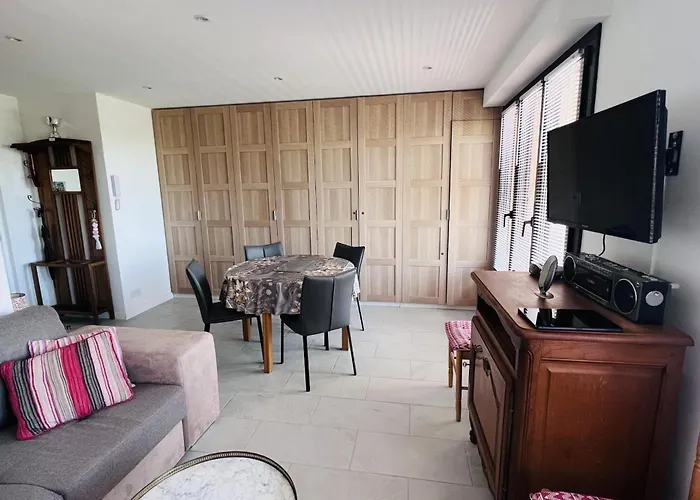 Haven Of Peace With Balcony In 圣马克西姆